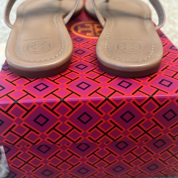 Tory Burch Miller Leather Sandals-Light Makeup- Size 9
W/Box And Dust Cover - Picture 4 of 9